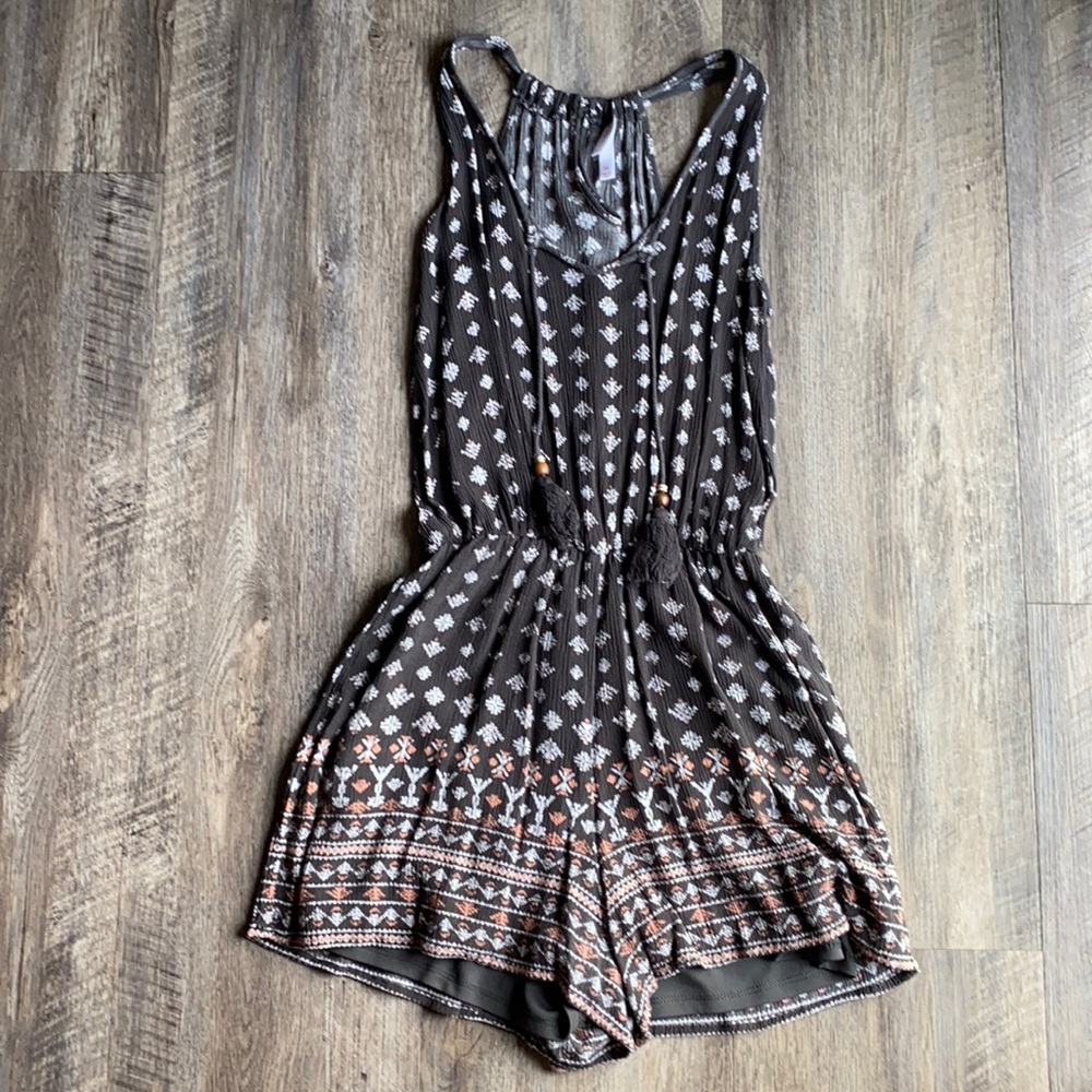 Xhileration Gray Patterened Romper